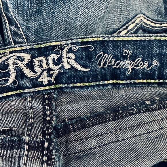 Wrangler Rock 47 Womens Ultra Low Rise Blue Jeans Tag Size 28x30 Fits W32xL28.5 - Picture 3 of 11